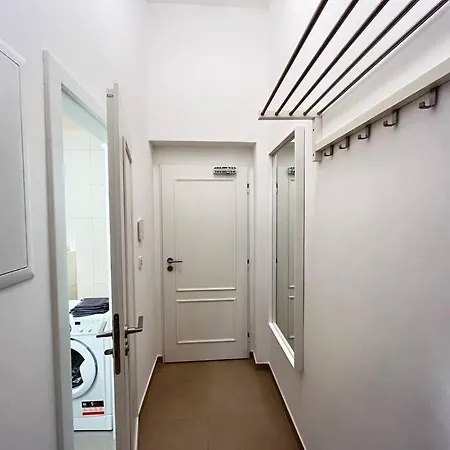 Cosy On Metro Muzeum - Grand Canyon Apartament
