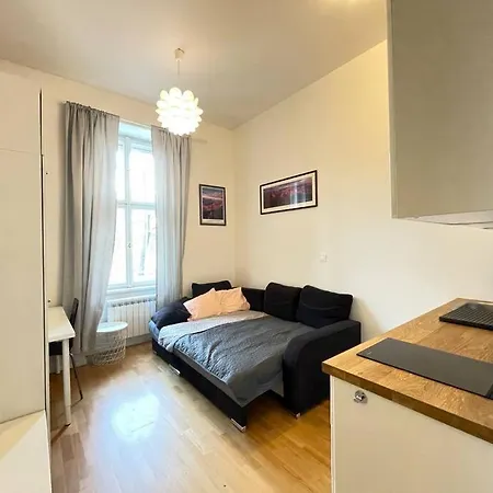 Cosy On Metro Muzeum - Grand Canyon Apartament